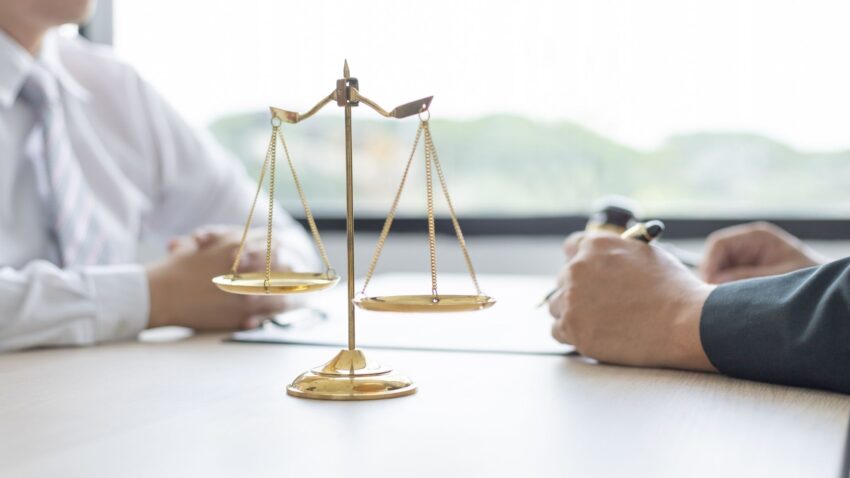 Kártérítési ügyvéd Budapest - Újváry Zsolt Ügyvédi Iroda